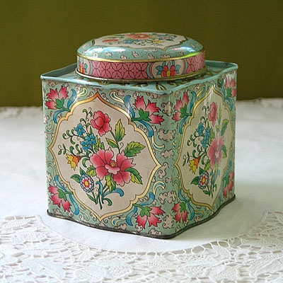 Coffee tin with double lid