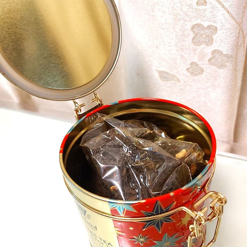 white tea tin